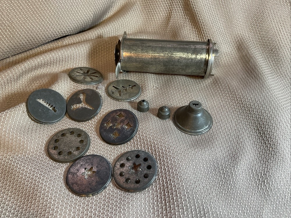 Antique Cookie Press Cake Decorating Kit 8 Discs & 3 Tips