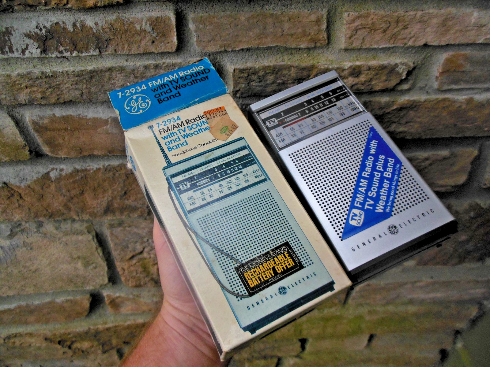 New Vintage General Electric FM/AM TV Sound Weather Band Transistor Radio 7-2934