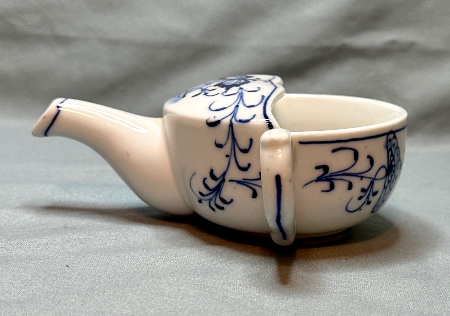 Handpainted Cobalt Blue Onion porcelain INVALID FEEDER / PAP BOAT