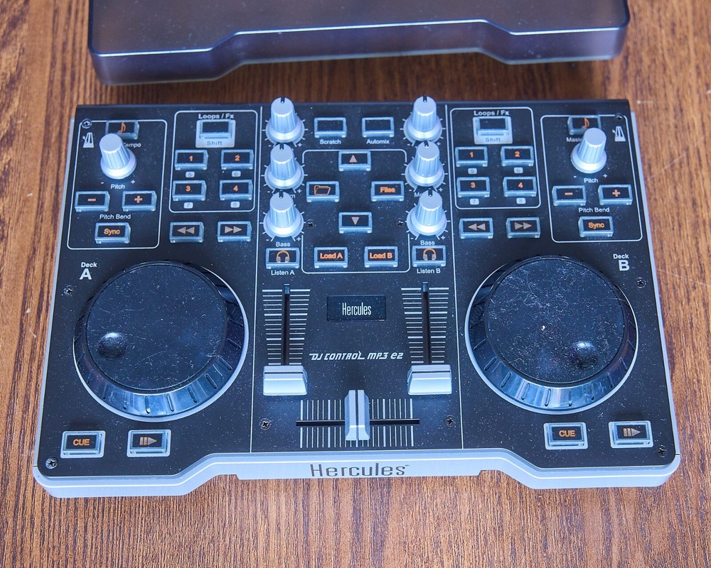 Hercules DJ Control MP3 E2 DJ USB Powered Controller - Tested Works