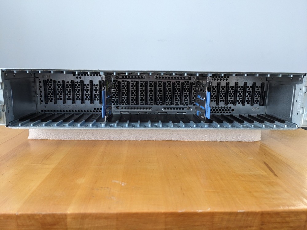 Dell EMC Unity SAE 25-Bay SAS3 12G Flash Storage Array JBOD w/ Front Bezel