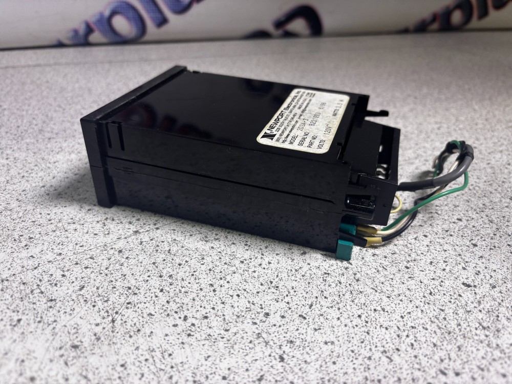 Newport Electronic Volt Meter Model 203A-3