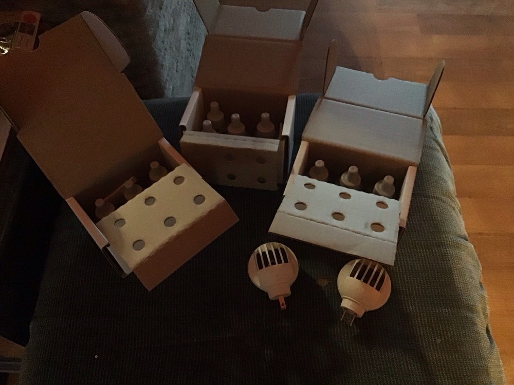 Feliway Enhanced Diffuser And Refill Lot. 2 Diffusers. 16 X 30 Day Refills.