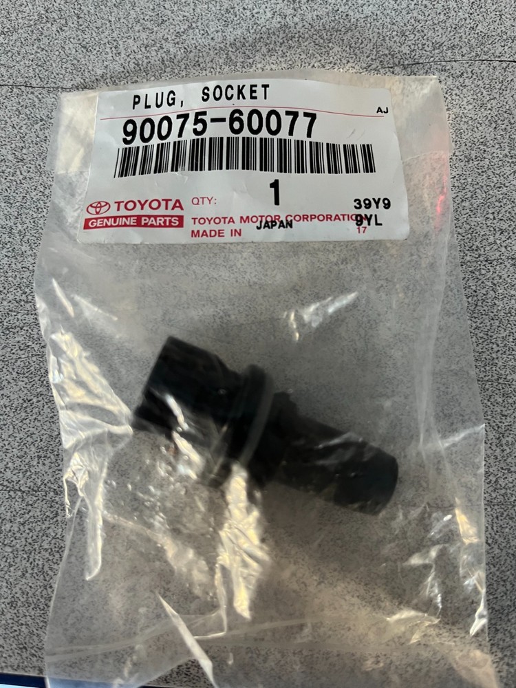 Genuine Toyota Socket; Socket & Wire; Socket Plug 90075-60077