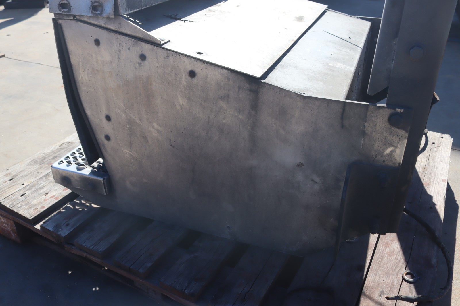 2013-2017 PETERBILT 579 BATTERY TRAY BOX FRAME HOLDER OEM