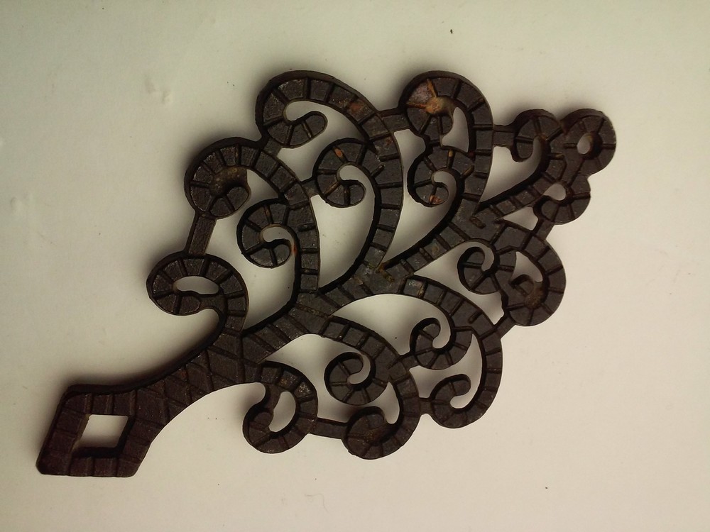 Tree Shaped Cast Iron Trivet Decorative Hot Pad Serving Rack