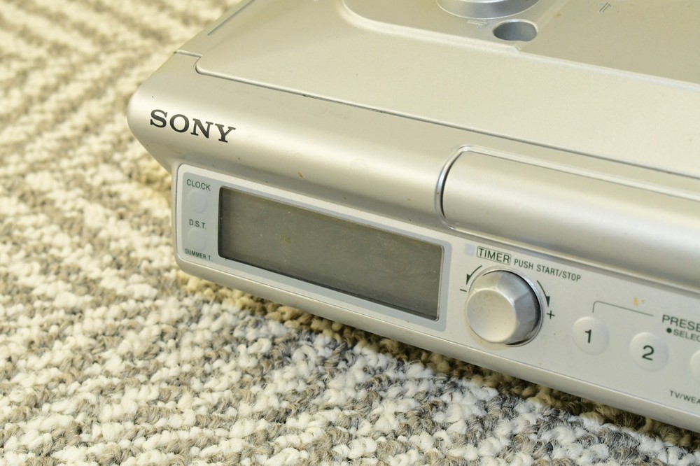 Sony ICF-CD543RM Under Cabinet FM/AM & CD Player- TESTED - MISSING 1 BOLT