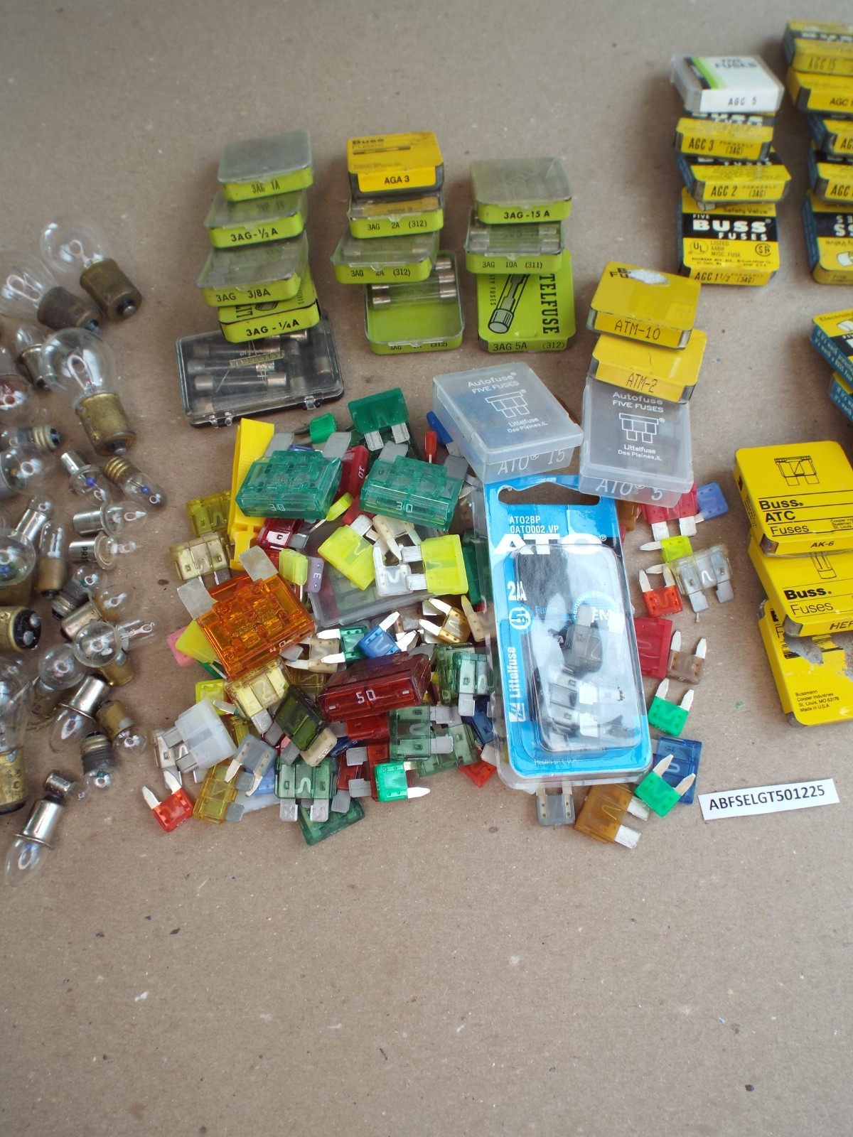 Buss Fuses Tins 1/4 - 30 A, Blade 5 - 50 A & Auto Bulbs Various Types - (Read)