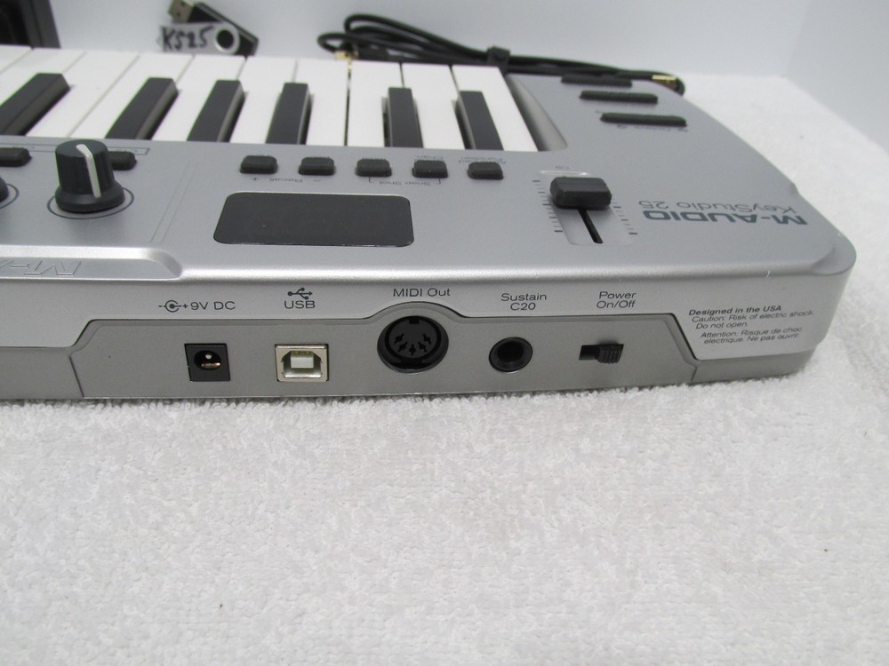 M-Audio KeyStudio 25 MIDI Controller keyboard with power and cables