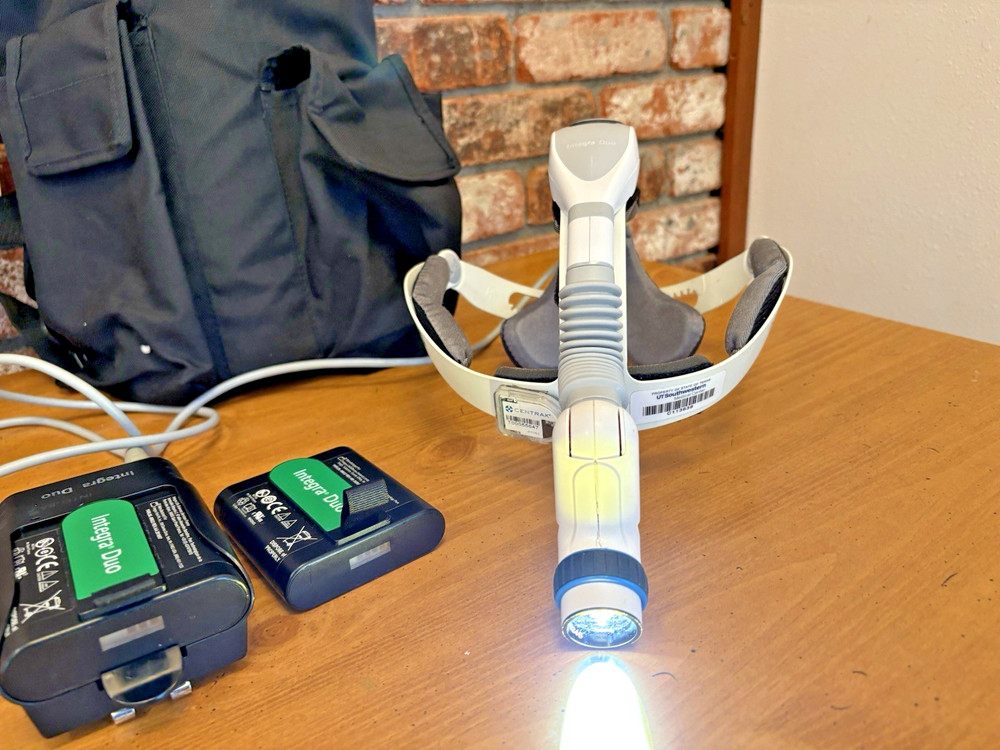 2020 Integra Duo Surgical Light System With 2 Batteries