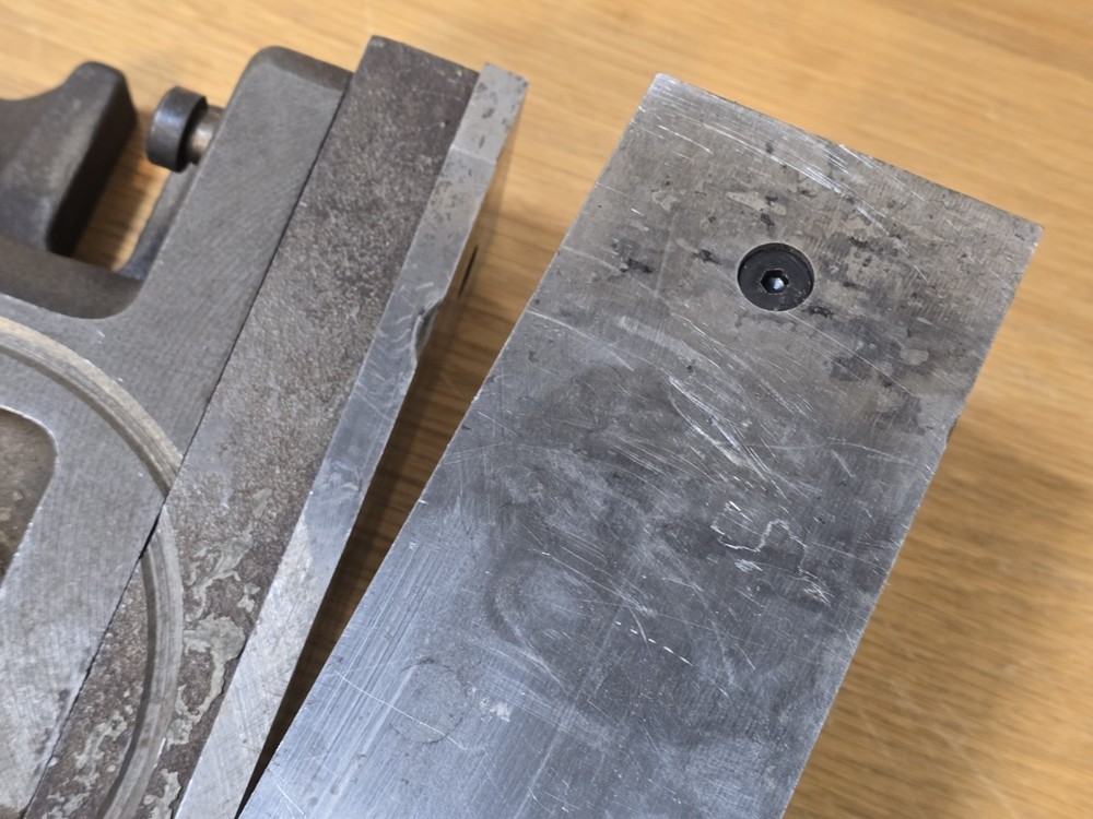 MOVEABLE JAW VISE TWO PIECE MACHINE VISE