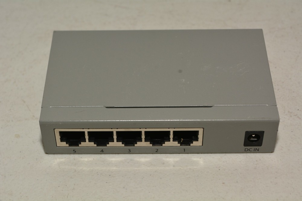 Allied Telesis 5-Port Fast Ethernet Switch AT-FS705LE