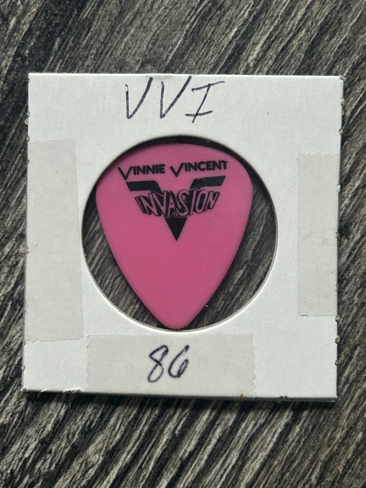 Kiss Guitar Pick VINNIE VINCENT Invasion Pink Black 1986 Concert Vintage Kiss