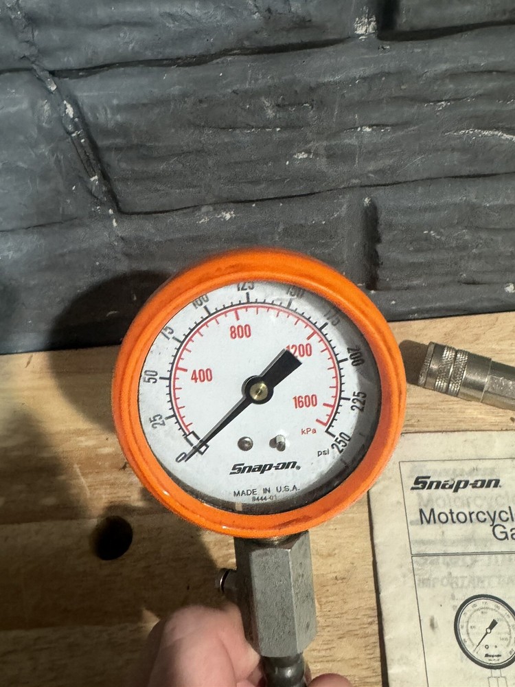 SNAP-ON EEPV303A MOTORCYCLE COMPRESSION TESTER - No Accessories