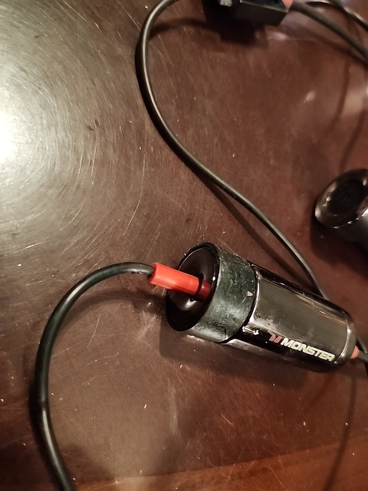 Monster iCarPlay Wireless 500 iPod FM Transmitter with Charging 3.28 FT