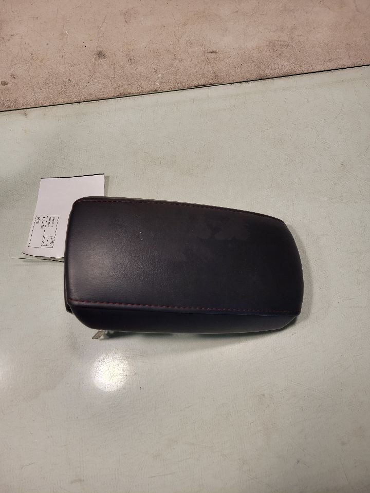 COROLLA 2023 CONSOL ARMREST