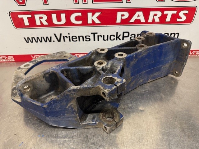 PETERBILT 02-01952 BRACKET-FRONT SPRING DRIVE