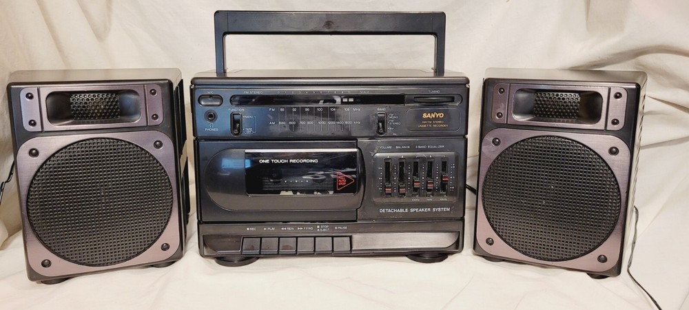 sanyo M9721 boombox FULLY FUNCTIONAL