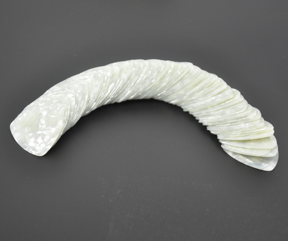 Celluloid 346 Rounded Triangle Guitar Picks Plectrums 0.71mm 100Pcs Pearl White