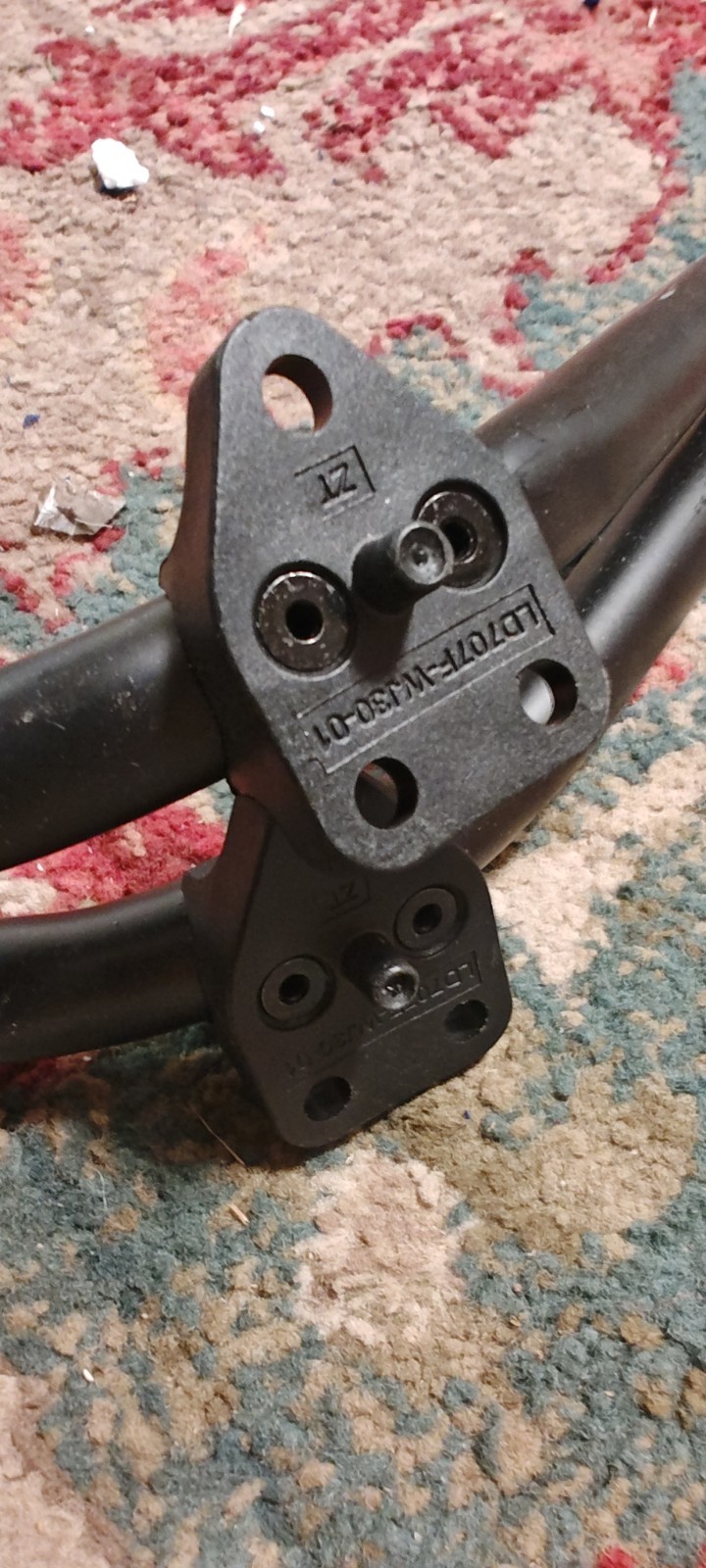 Tv ONN 65" Roku Stand Feet 100012587