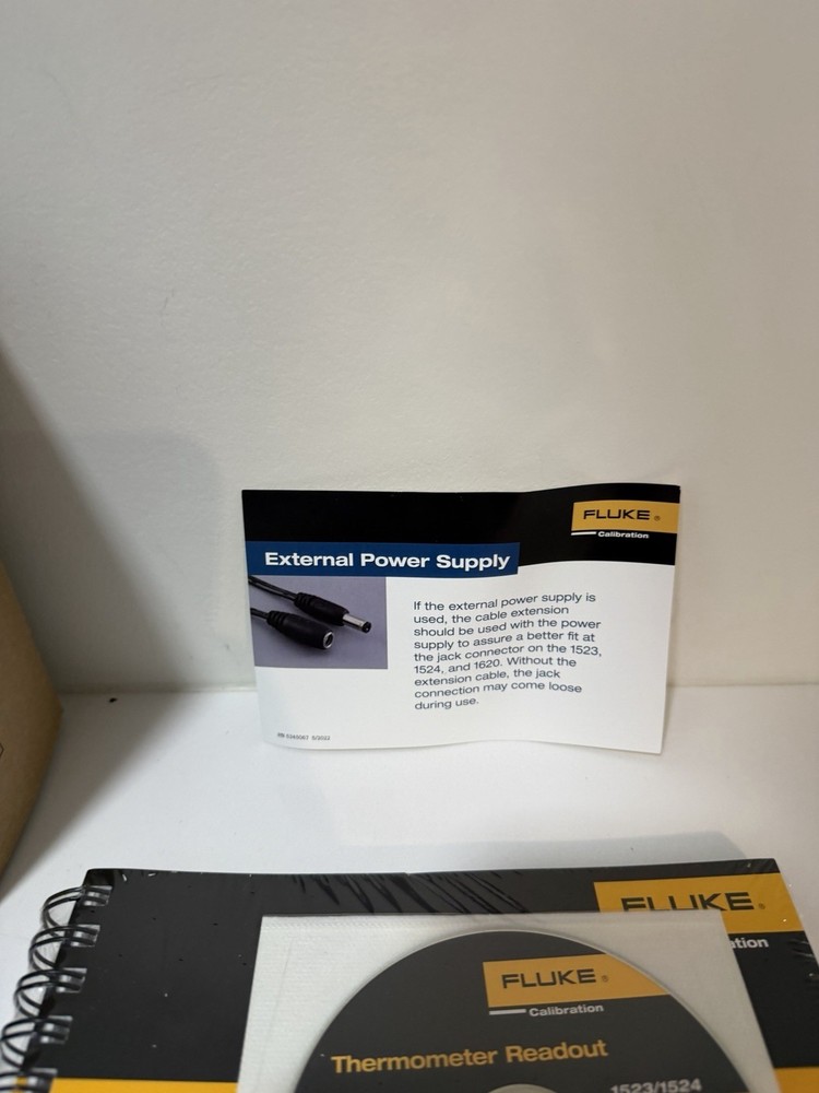 FLUKE 1524 REFERENCE THERMOMETER W/ PROBE & BAG (TESTED) FREE SHIPPING