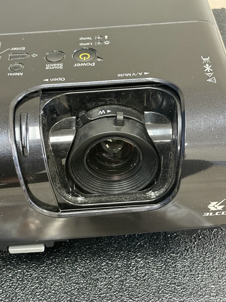 Epson Powerlite 77c EMP-X5 Projector w/Case, Cords & Manual