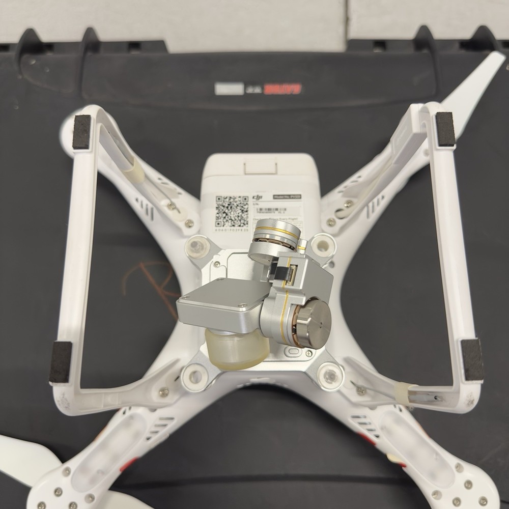 DJI PHANTOM 2 VISION + with case, 2 Used Batteries & Range Extender