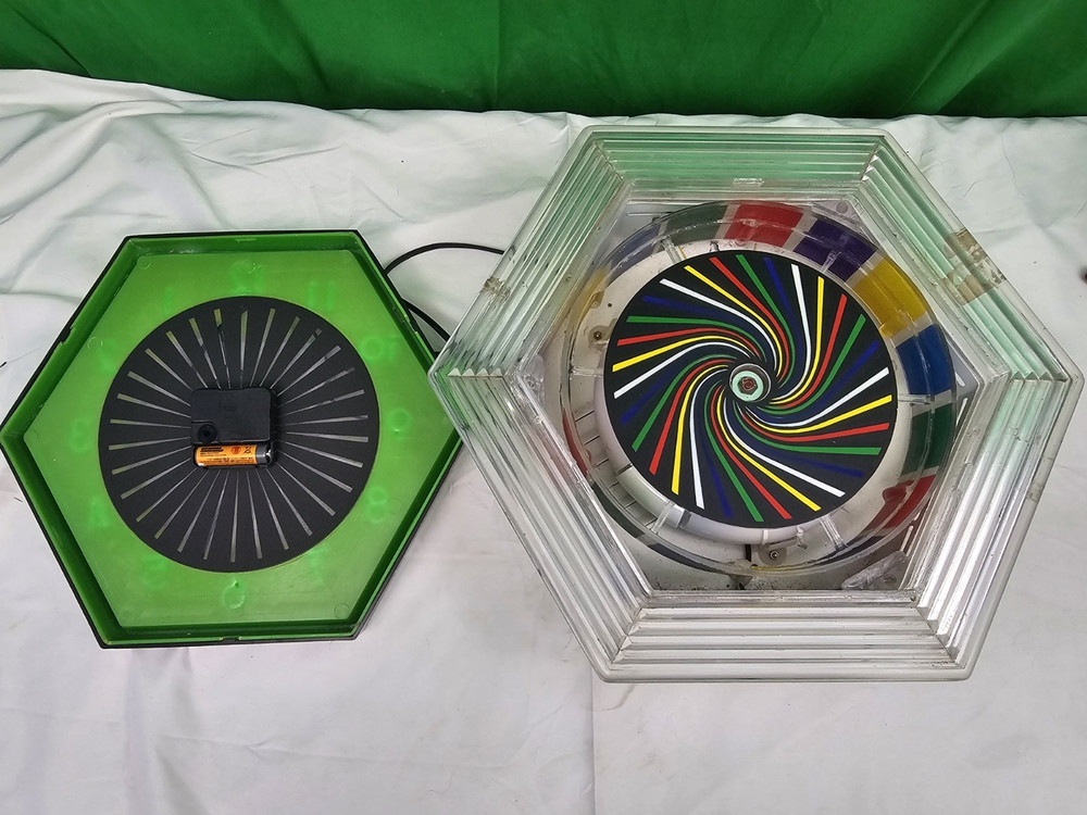 VINTAGE 17" LIGHTED KALEIDOSCOPE PSYCHEDELIC ELECTRIC WALL CLOCK WORKING!