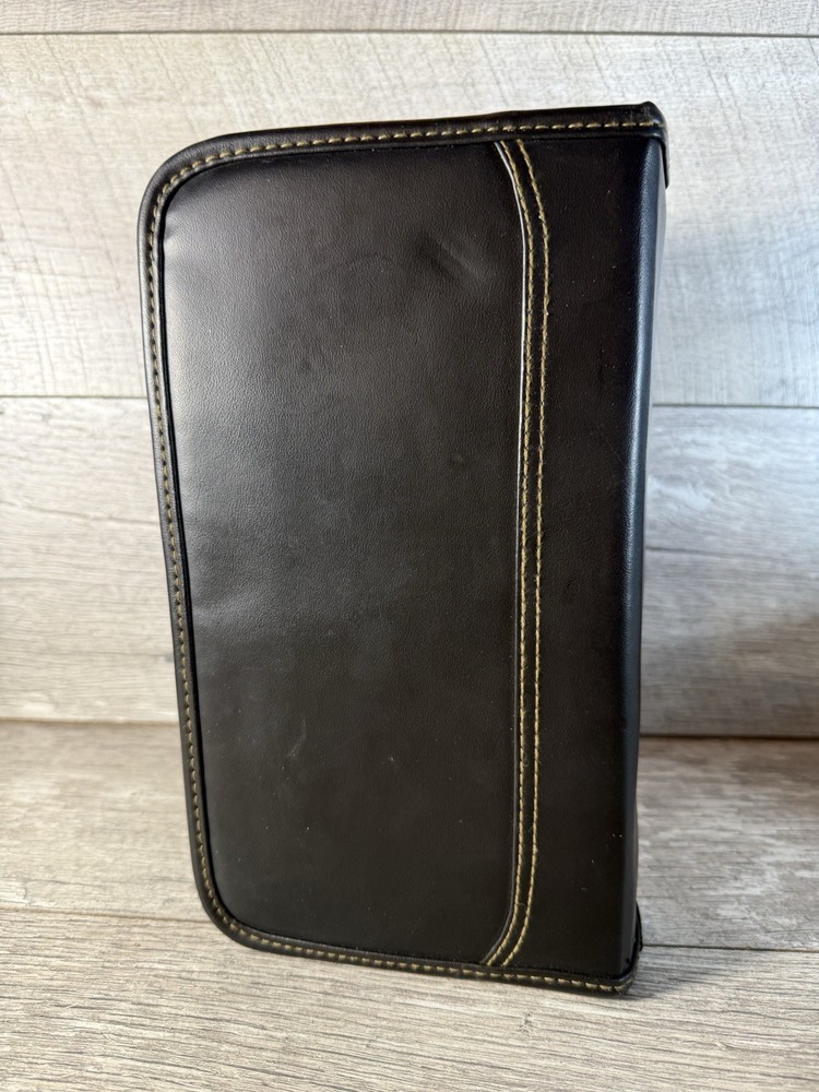 Case Logic 64 CD DVD Organizer Wallet Carrying Case Zipper Storage