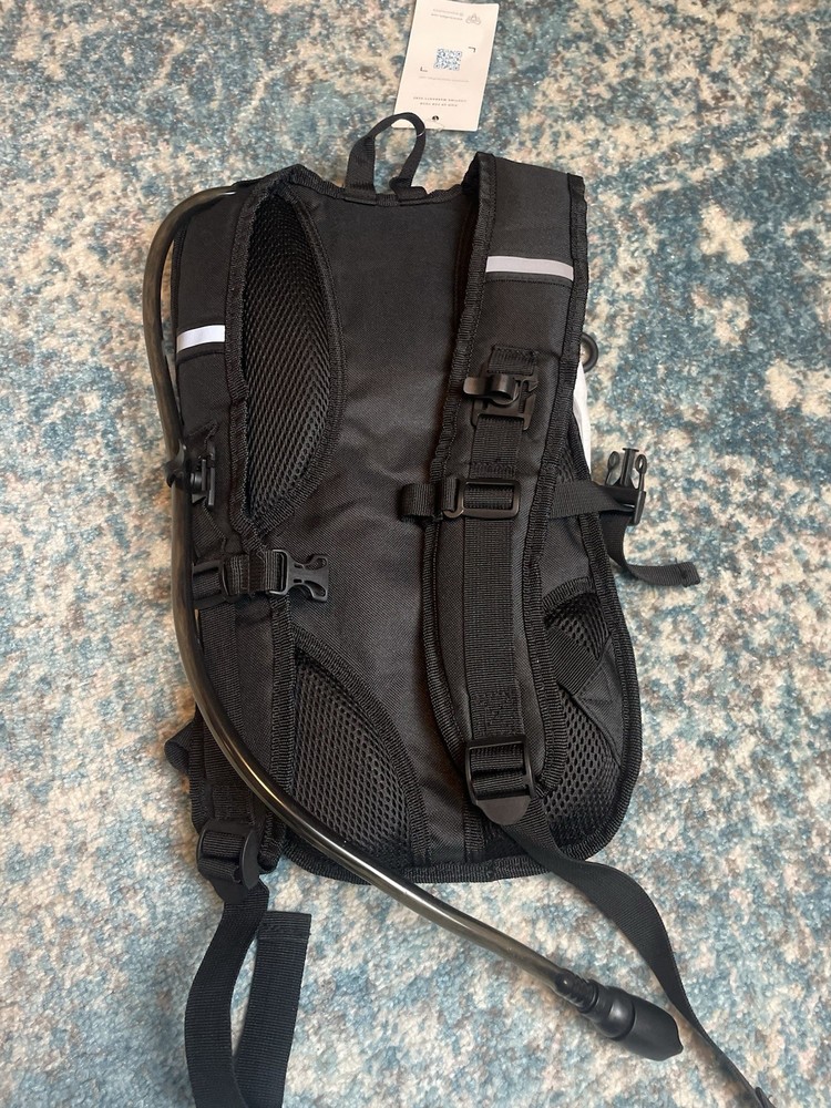 NWT Water Buffalo Road Runner Hydration Backpack – Lightweight with 2L Bladder
