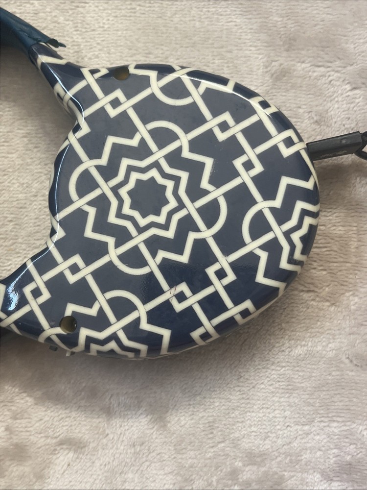 dog leash retractable blue and white geometric pattern with a trigger