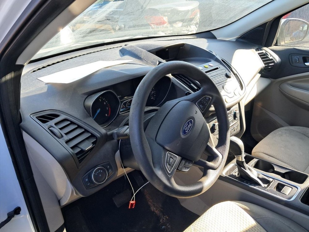 ESCAPE 2017 Glove Box 4813419