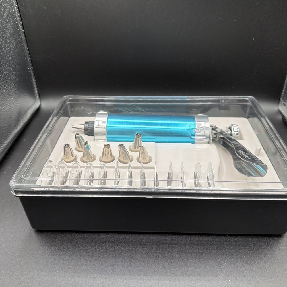 23 Piece Cookie Press & Cake Decorating Kit In Box