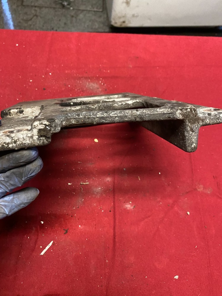 PETERBILT HOOD HINGE 13-04730 R, PASSENGER