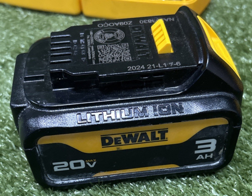 Dewalt 20v 1/4 Impact Driver Bundle With 2 Batteries