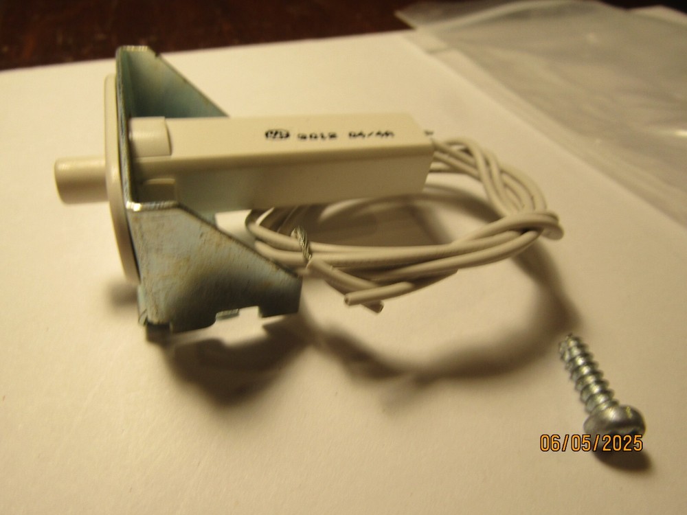 Sentrol 3012 04/4A Alarm Panel Box Door Pushbutton Switch NOS