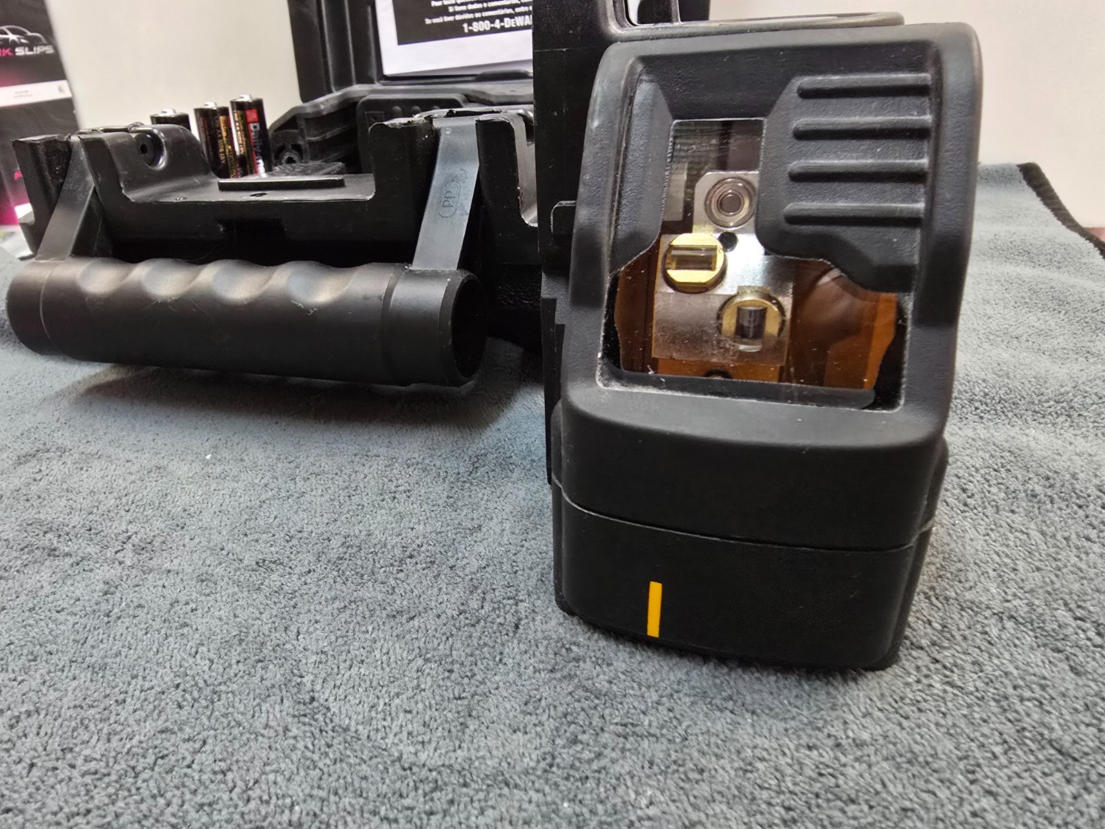 Dewalt Green Self-Leveling Cross Line Laser Level DW088CG