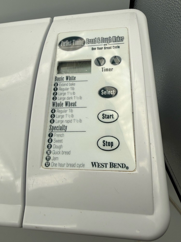 West Bend 41026 Bread & Dough Maker Timer 12 Programs 1-1.5 lb White 520W