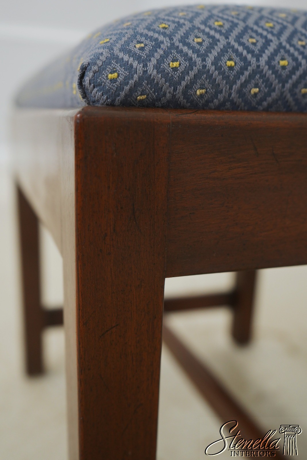 71682: KITTINGER Colonial Williamsburg Chippendale Mahogany Stool