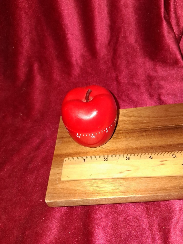 Vintage Red Apple Kitchen Timer – 60 Minute Wind-Up Mechanical Timer – 3"