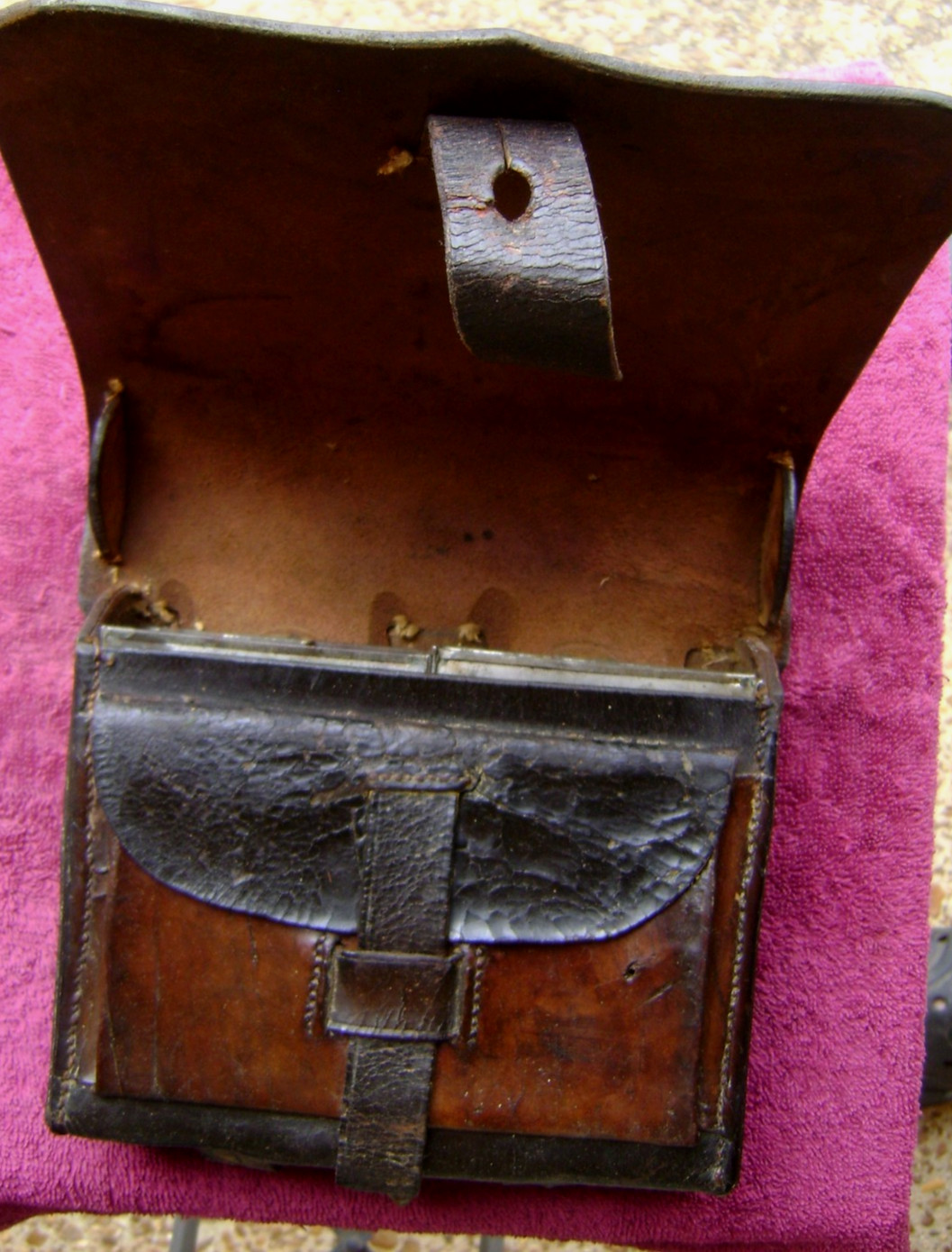 ORIGINAL US CIVIL WAR MODEL 1864 CARTRIDGE BOX w/TINS