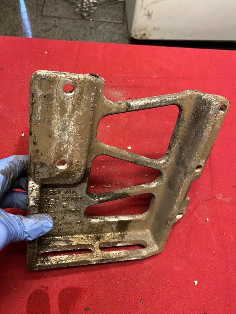 PETERBILT HOOD HINGE 13-04730 R, PASSENGER