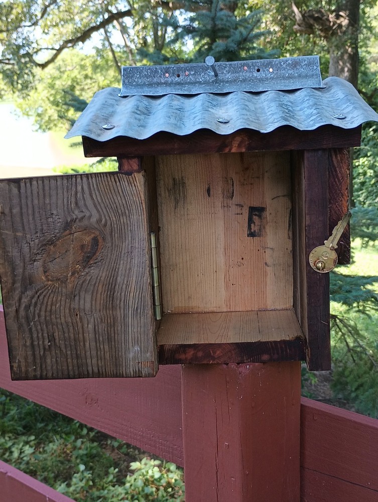 Rustic BIRDHOUSE made using salvaged and recycled material