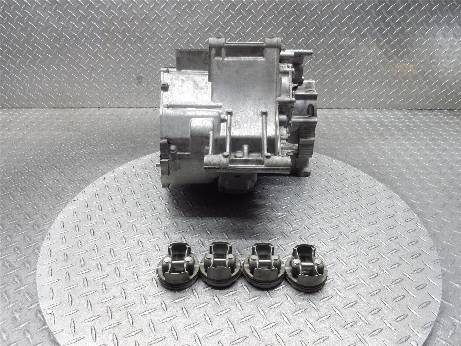 2008 08-09 Suzuki GSXR 600 GSXR600 Crankcase Case Engine Motor Block Piston Lot