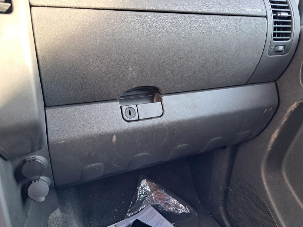 PATHFINDR 2005 Glove Box 4789389