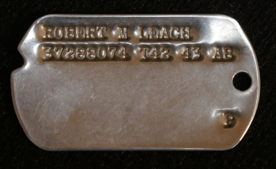 WWII US Army Personnel ID Disc "Dog Tag" ROBERT M LEACH