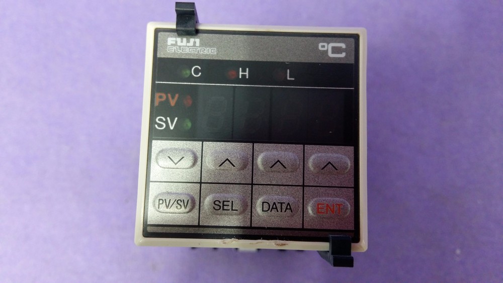 FUJI PYZ4HBY1-OY-U Temperature Controller,USED