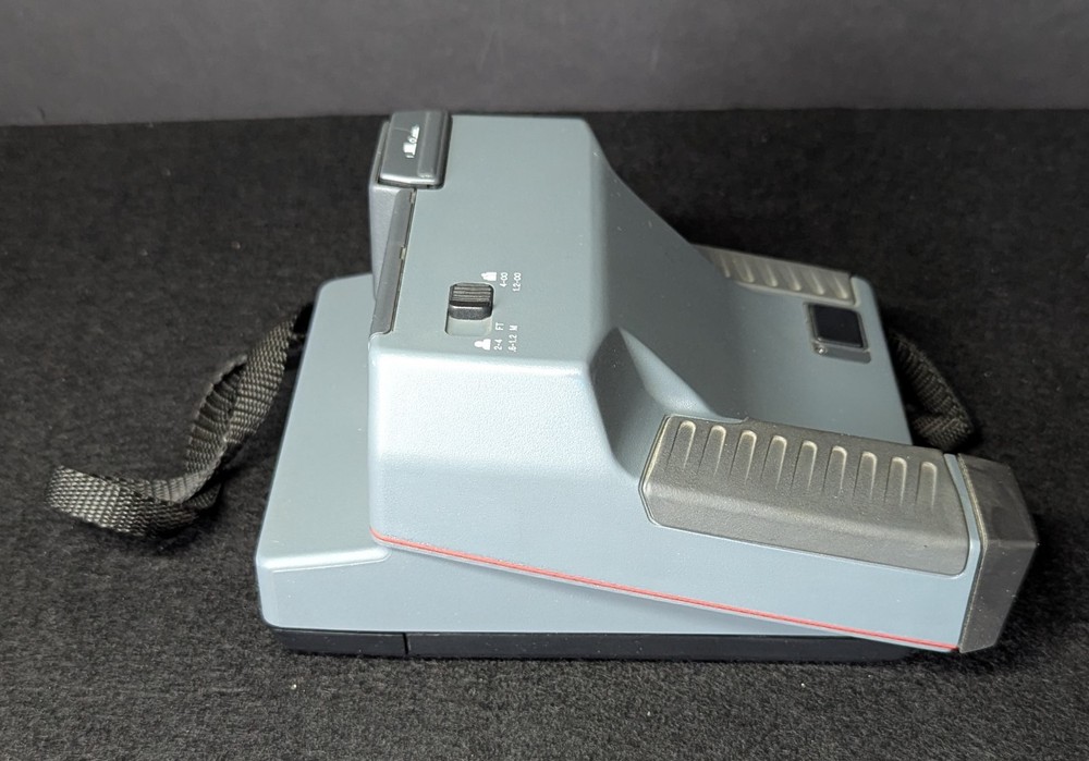 Polaroid 600 Impulse Camera Built In Flash Instant Untested