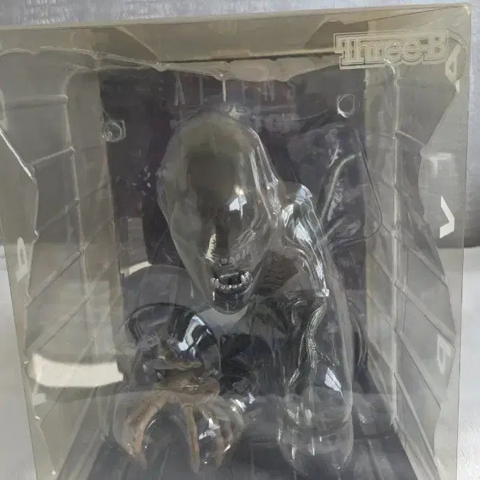 ThreeB AVP-R Alien Figure Unopened
