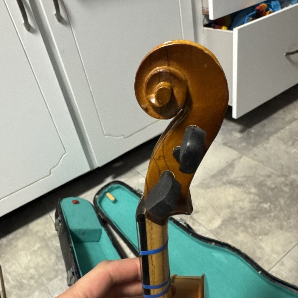 Lark Violin & Case. M5002-2